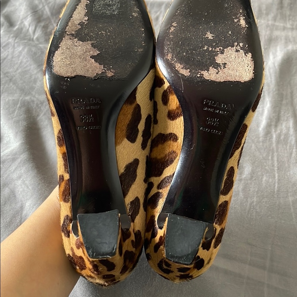 Prada Brown Tan Heels with Elegant Design - Picture 3 of 9